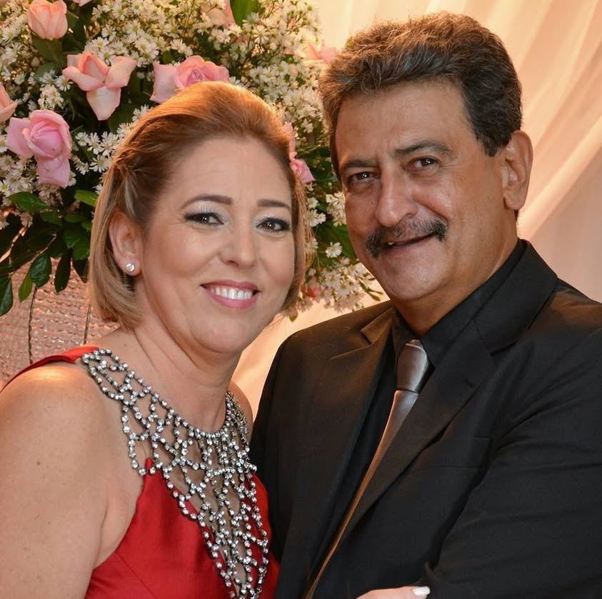 O CASAL DEPOIS DE DAR UM TAPA NO VISUAL