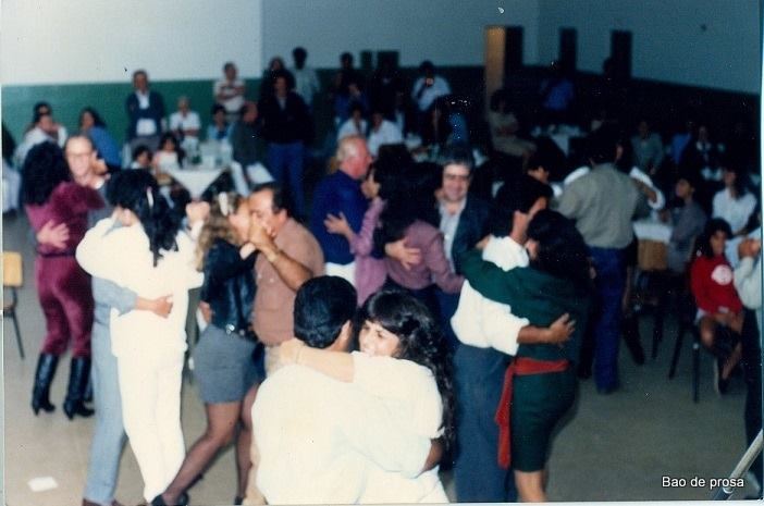 PASSEI A NOITE PROCURANDO TU