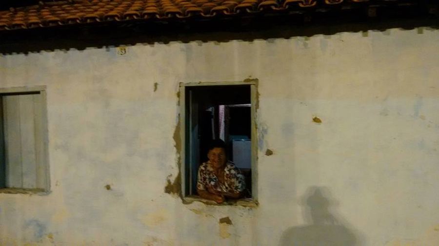 A MARIA DA JANELA