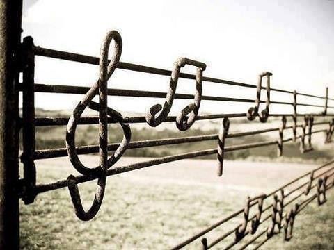 "Então DEUS, em sua infinita sabedoria, criou as notas musicais e as d...