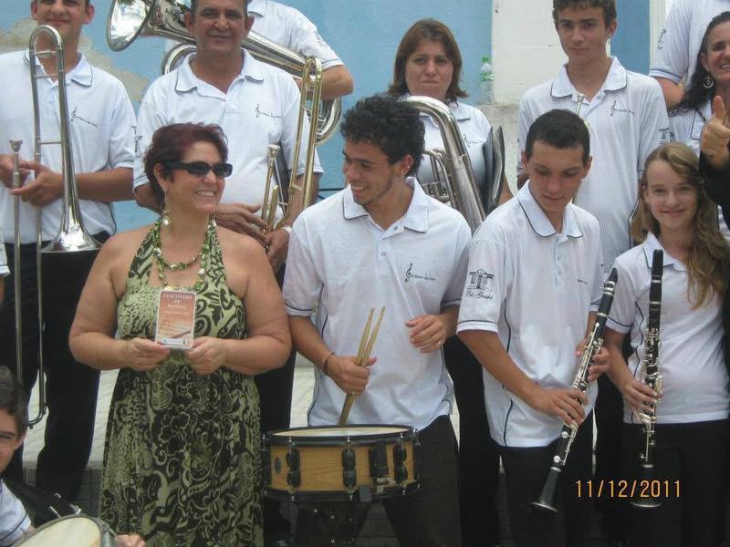 EM TRÊS PONTAS