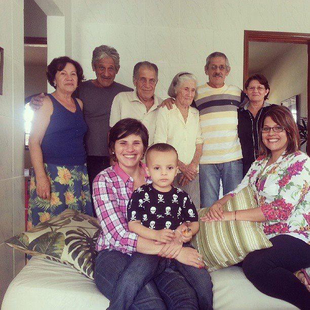 D. NINFA DO ZÉ COSTA, COM SUA FILHA ANA MARIA, VICENTE -O CUTIA, MARQU...