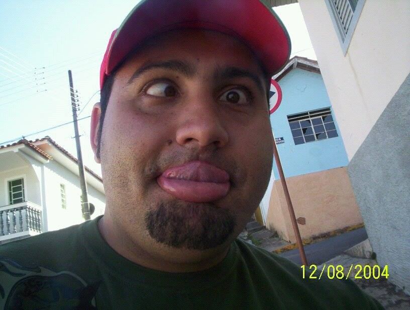 MAYCON ASSUSTANDO CRIANCINHAS