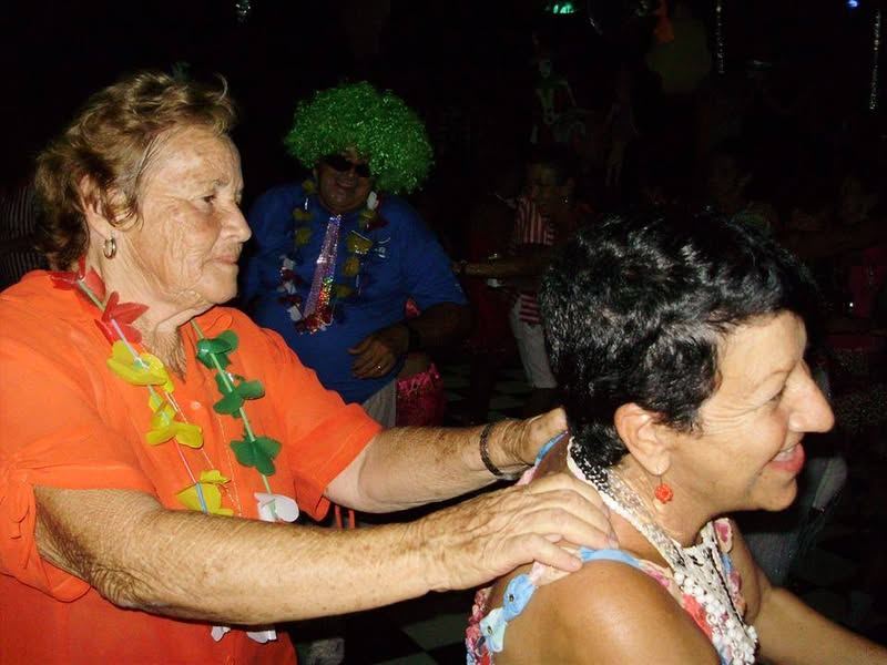 ''MAMÃE,EU QUERO...MAMÃE,EU QUERO...MAMÃE,EU QUERO MAMAR...TRAZ A CHUP...