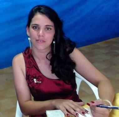 ESCRITORA GUAPEENSE EM NOITE DE AUTÓGRAFOS