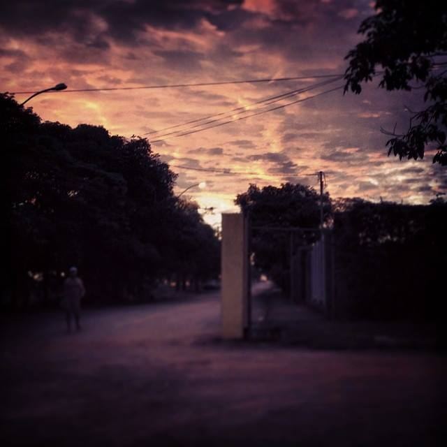 AMANHECER É UMA LIÇÃO DO UNIVERSO