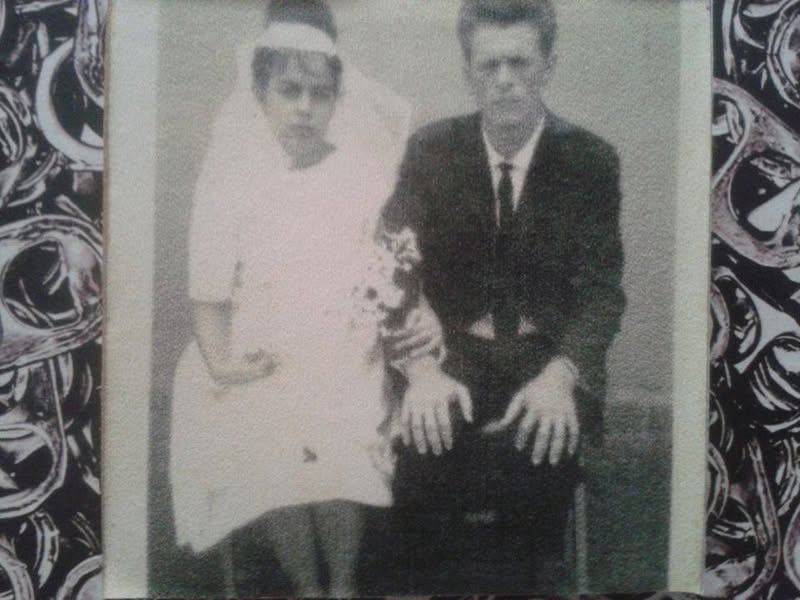AINDA JOVENS, MUITO JOVENS.JUNTOS HÁ 50 ANOS.FOTO DO CASAMENTO.POSE DI...