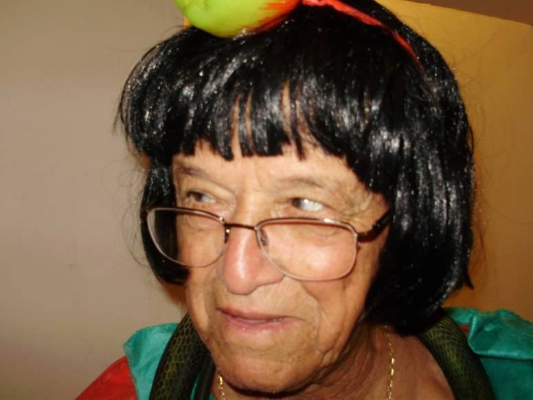 MULHER MAÇÃ SÓ DE ROSTO. ARI CORREA.91 ANOS.PURA ALEGRIA