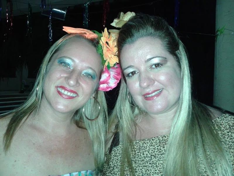 A LINDA ANA LÚCIA TIBURCIO E AMIGA