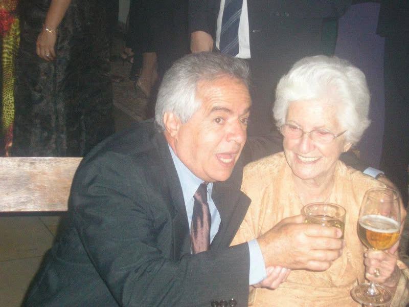 D. LUZIA TÁ NA BALADA ATÉ HOJE.ESSE É O GENRO DE D.BILICA