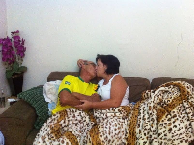 ATÉ ONTEM MEIA NOITE QUANDO FECHEI A MATÉRIA DOS BEIJOS DOS NAMORADOS...