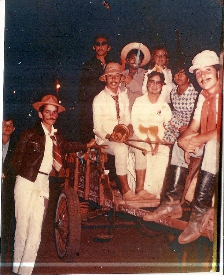 MEXENDO NOS GUARDADOS