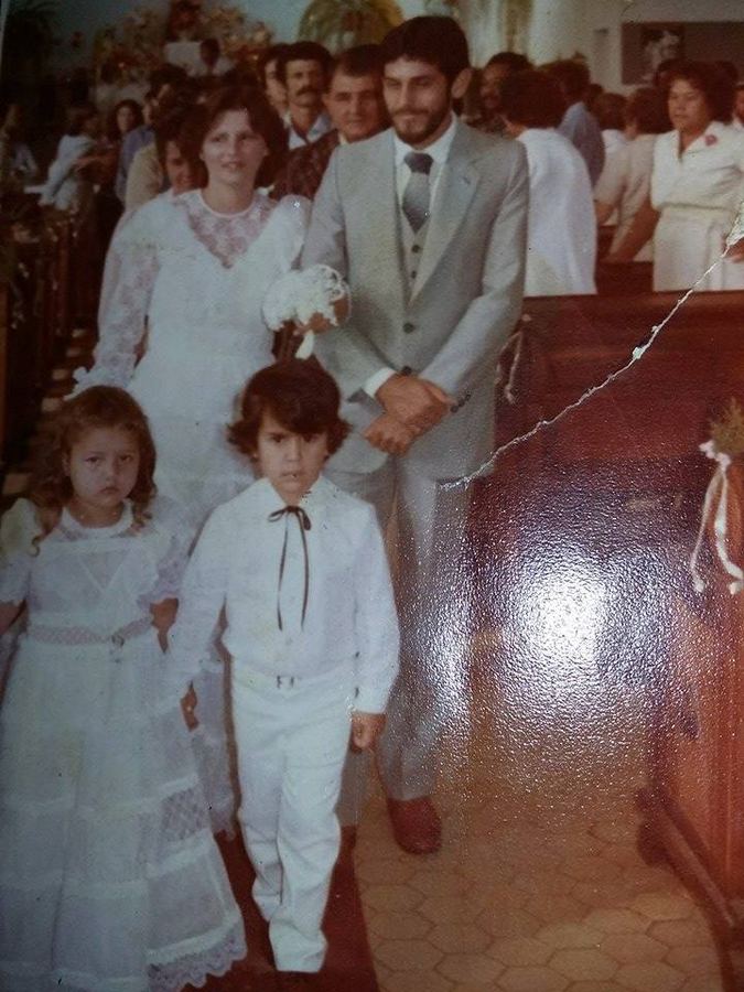 BRANCA E RADIANTE E VEM A NOIVA