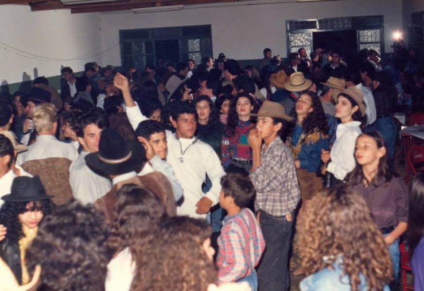 PASSEI A NOITE PROCURANDO TU...PROCURANDO TU