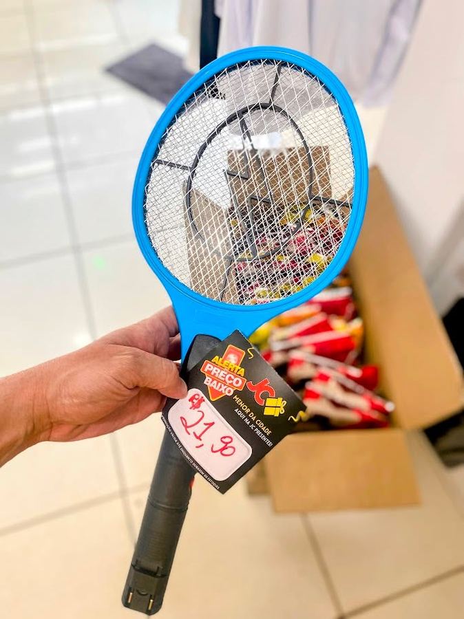 TEM PERNILONGO DE INCOMODANDO